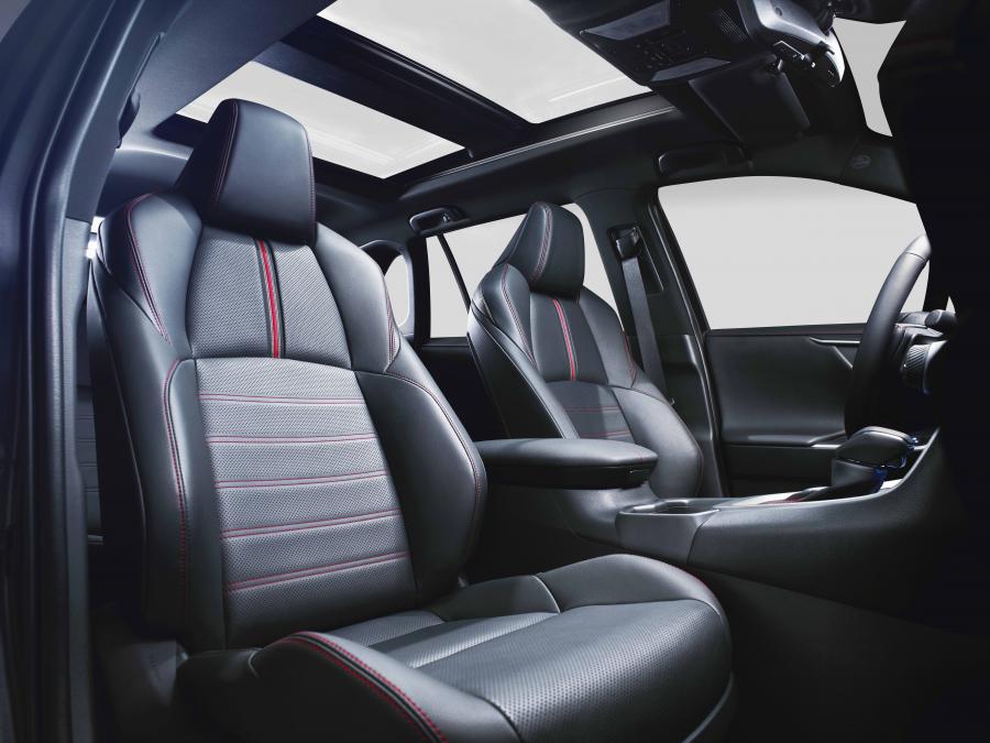 Интерьер Toyota RAV4 Plug-in Hybrid 2020 года  (WW) (фото 8 из 18)
